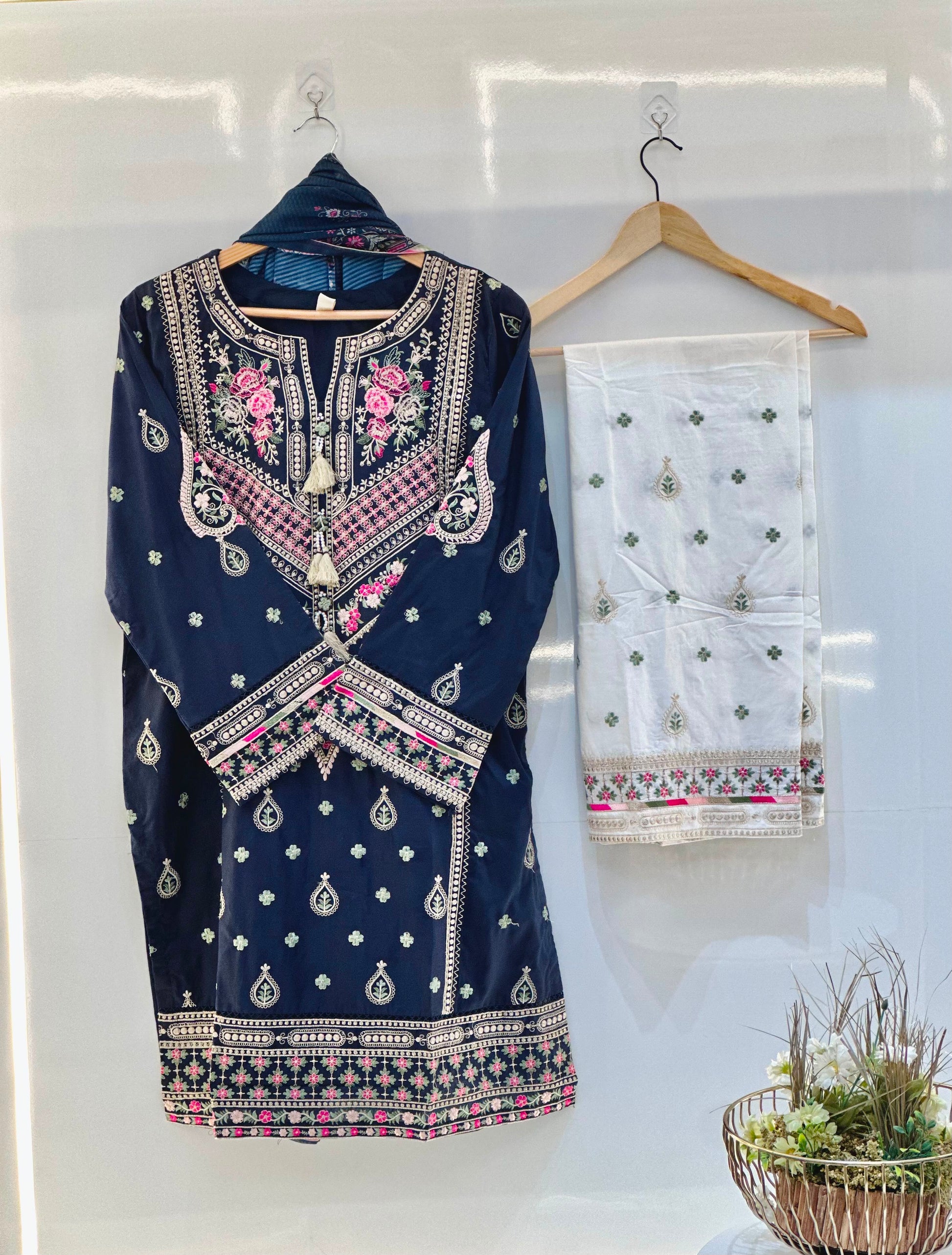 Binsaeed 3 PC Embroidered Lawn Suit
