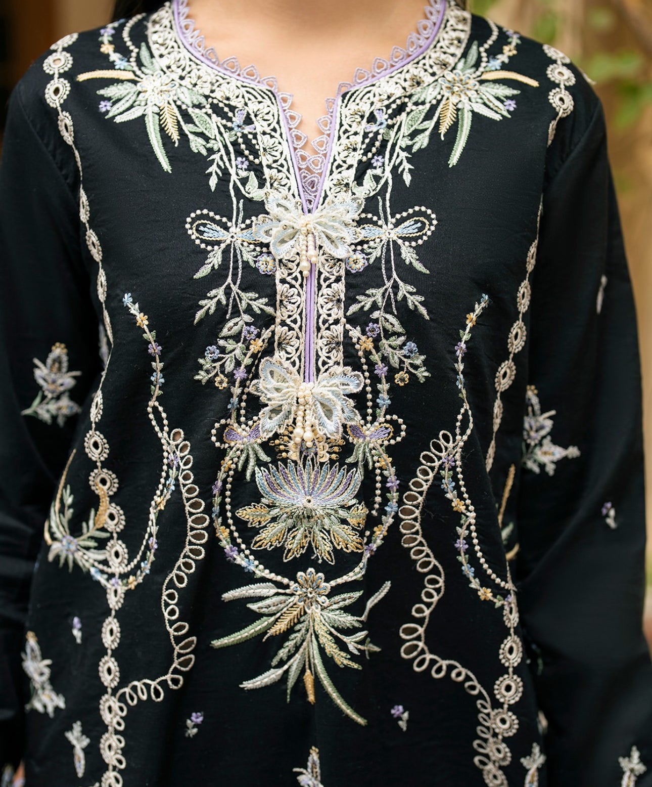 ROHEENAZ AASHIYANA STITCHED SUIT