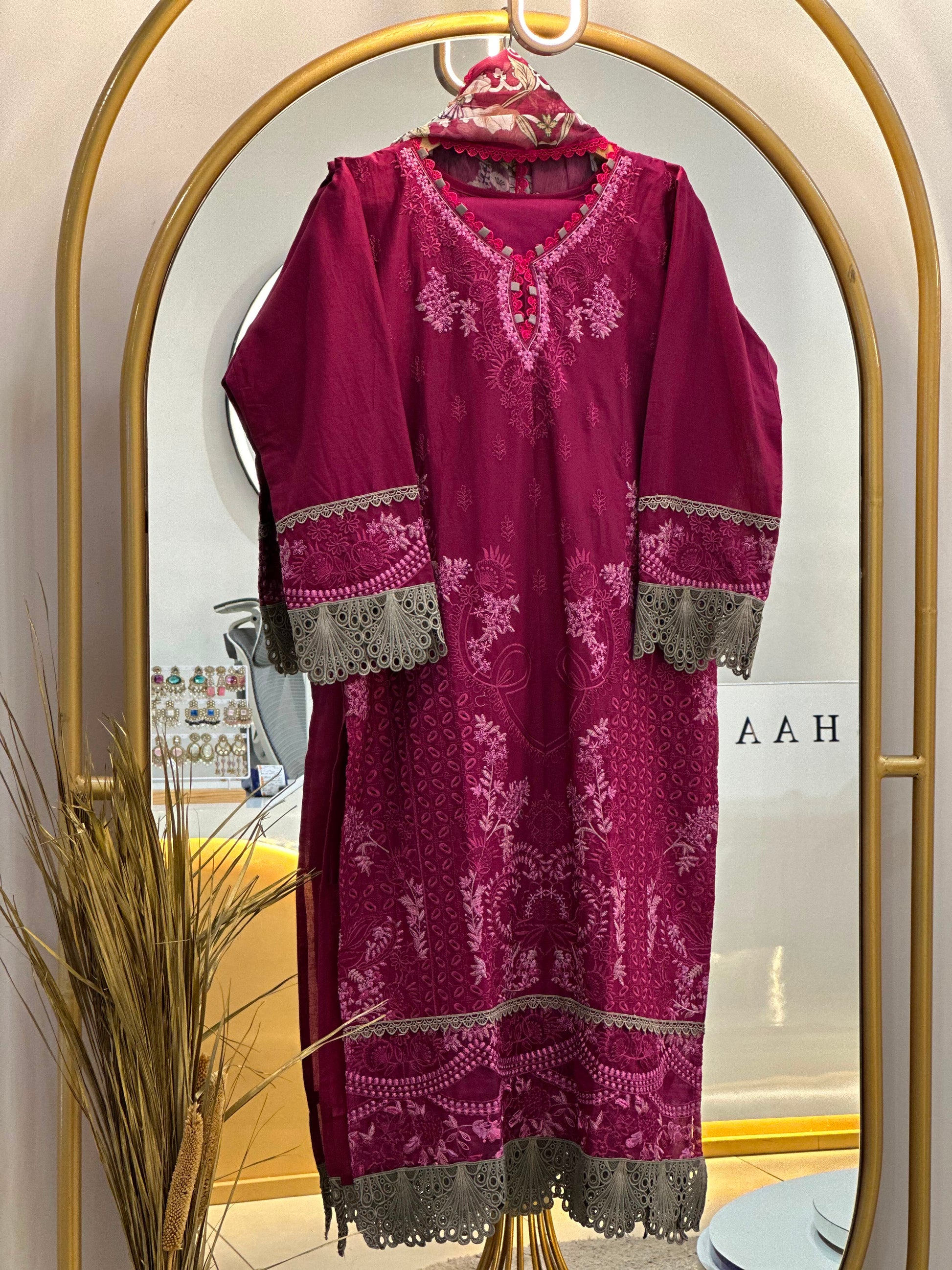 Dananeer Pakistani Luxe Lawn