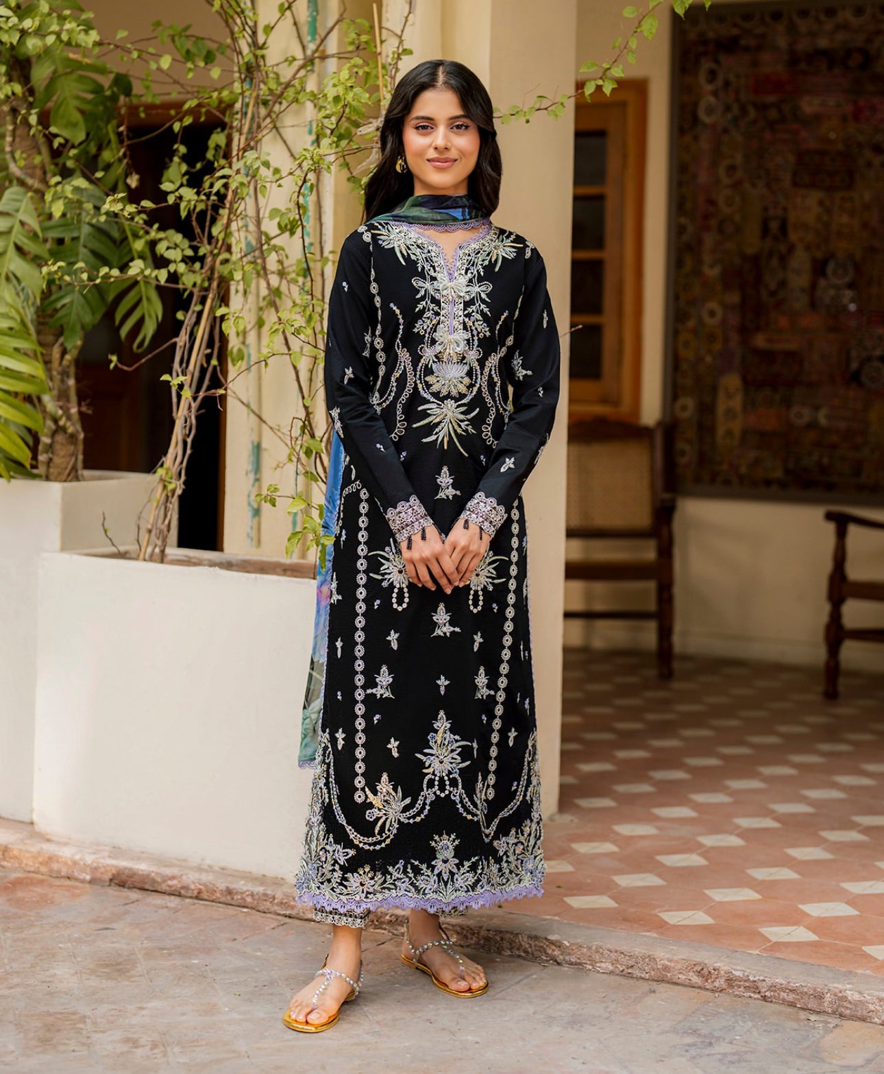 ROHEENAZ AASHIYANA STITCHED SUIT