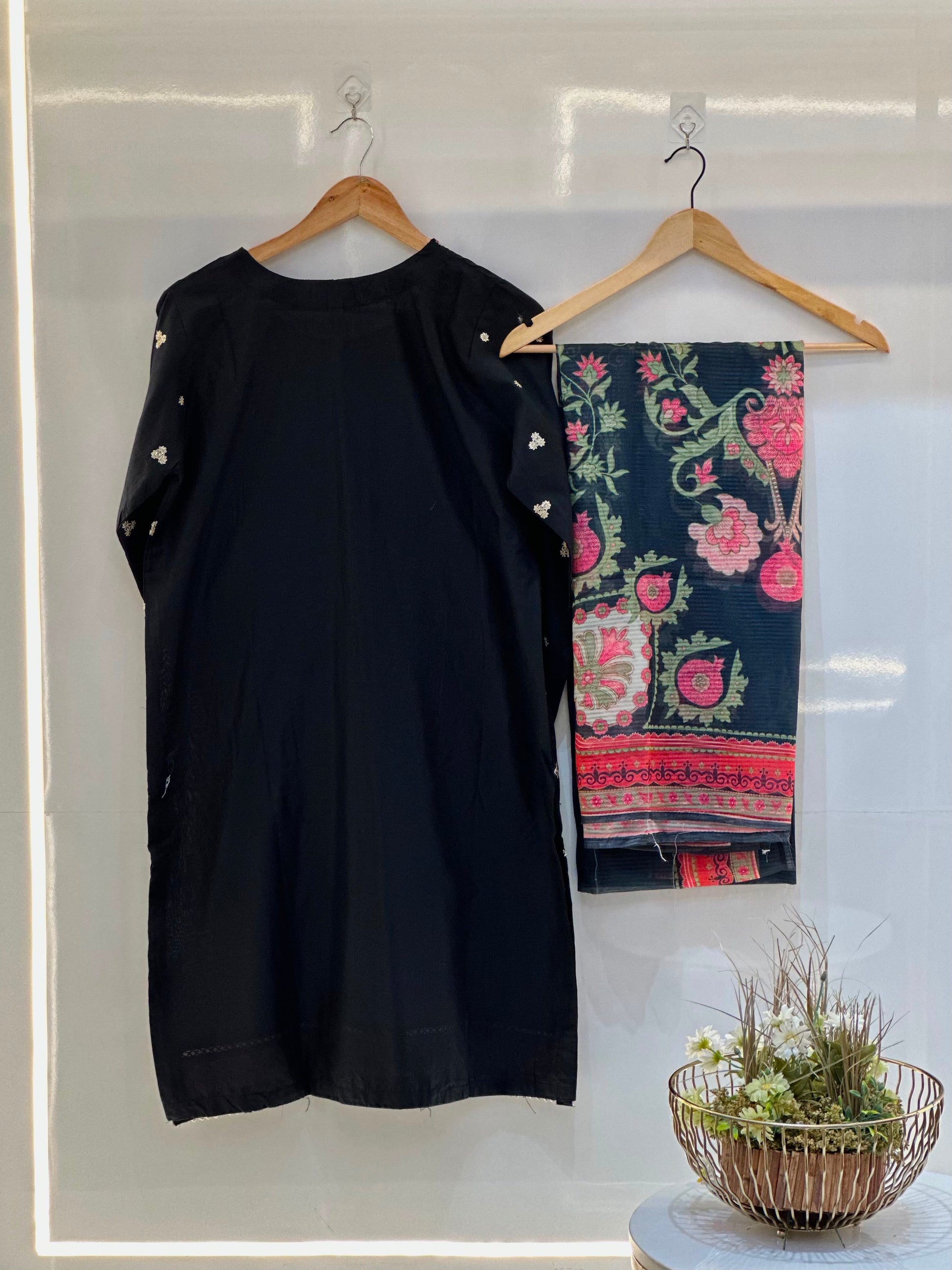 Binsaeed 3 PC Embroidered Lawn Suit