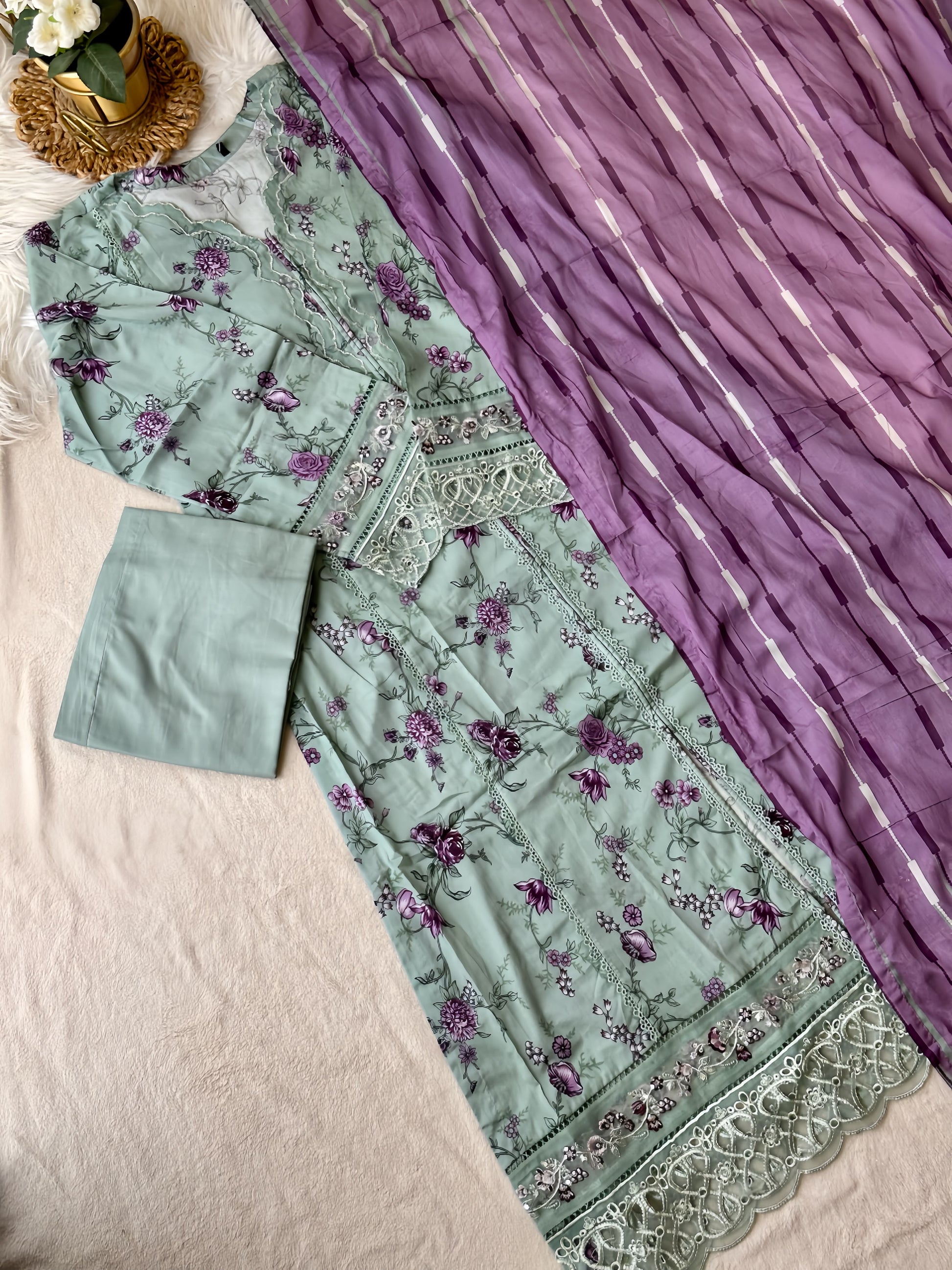 Sada Bahar Embroidery Lawn Stitched Suit