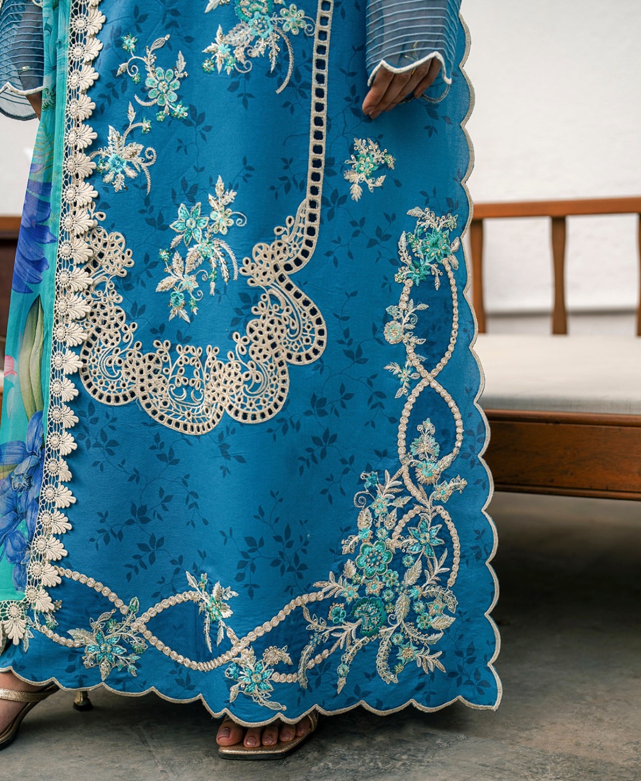 ROHEENAZ AASHIYANA STITCHED SUIT