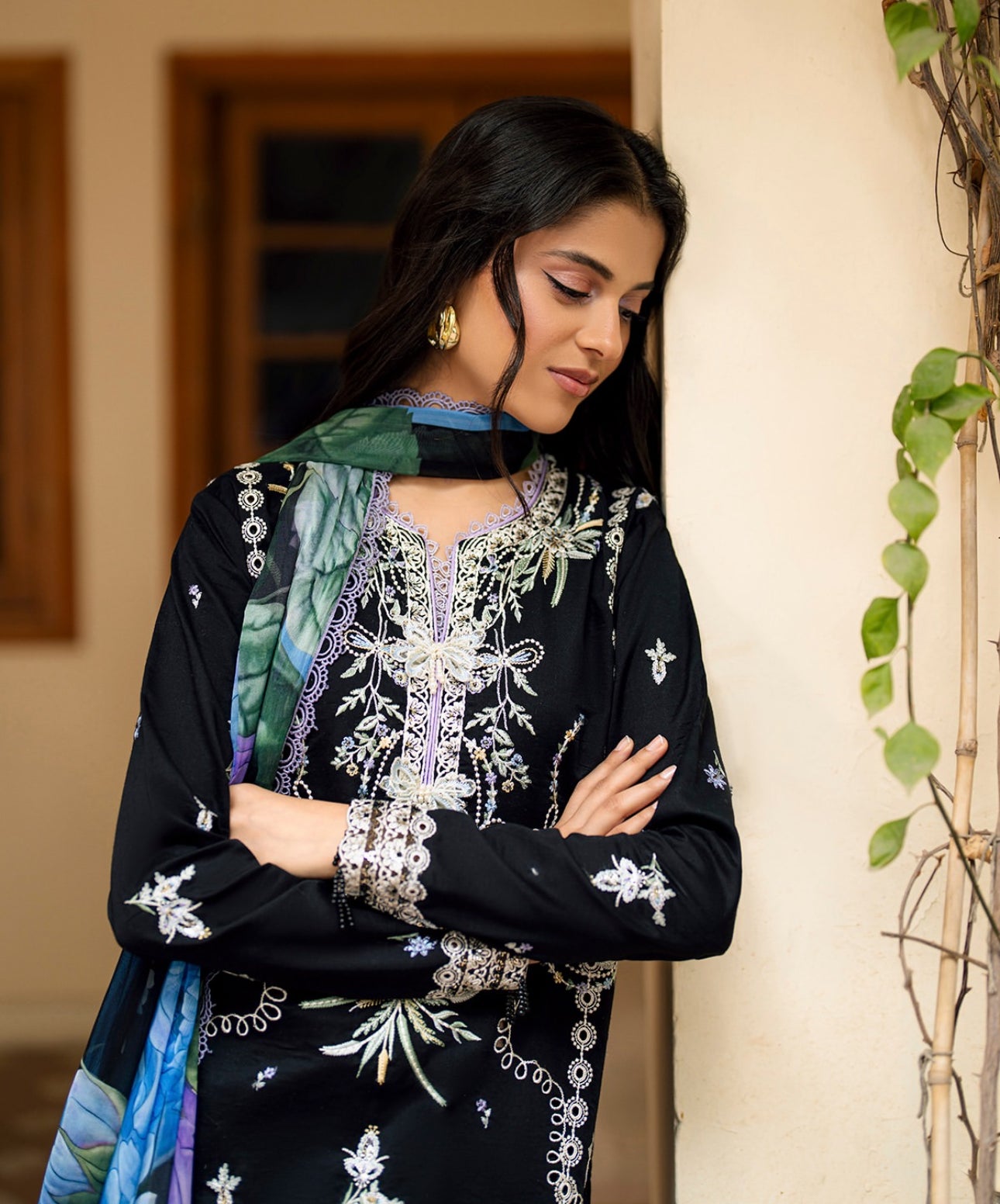 ROHEENAZ AASHIYANA STITCHED SUIT