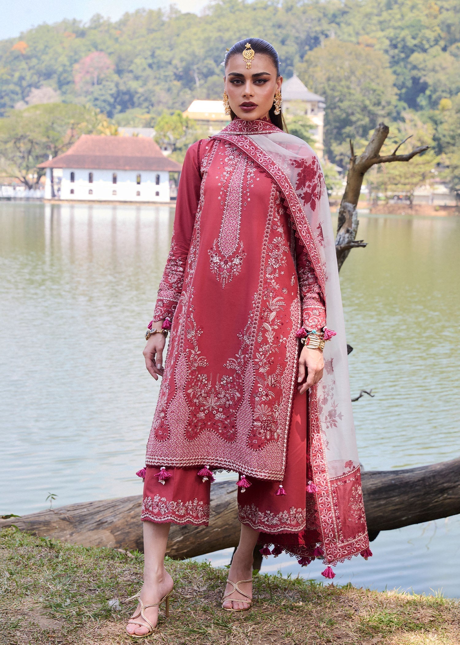 HUSSAIN REHAR LUXURY LAWN’25