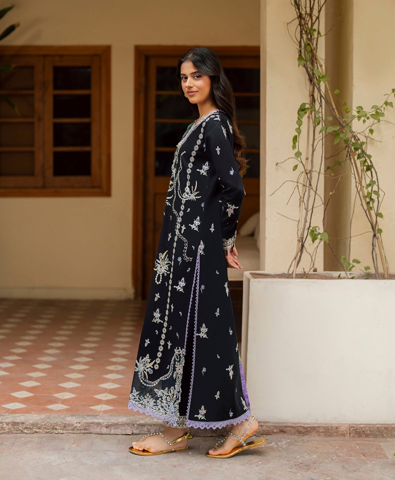 ROHEENAZ AASHIYANA STITCHED SUIT