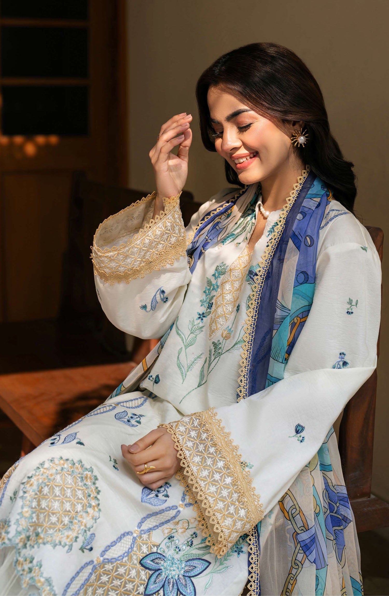 Roheenaz Embroidered Lawn Stitched 3 Piece Suit