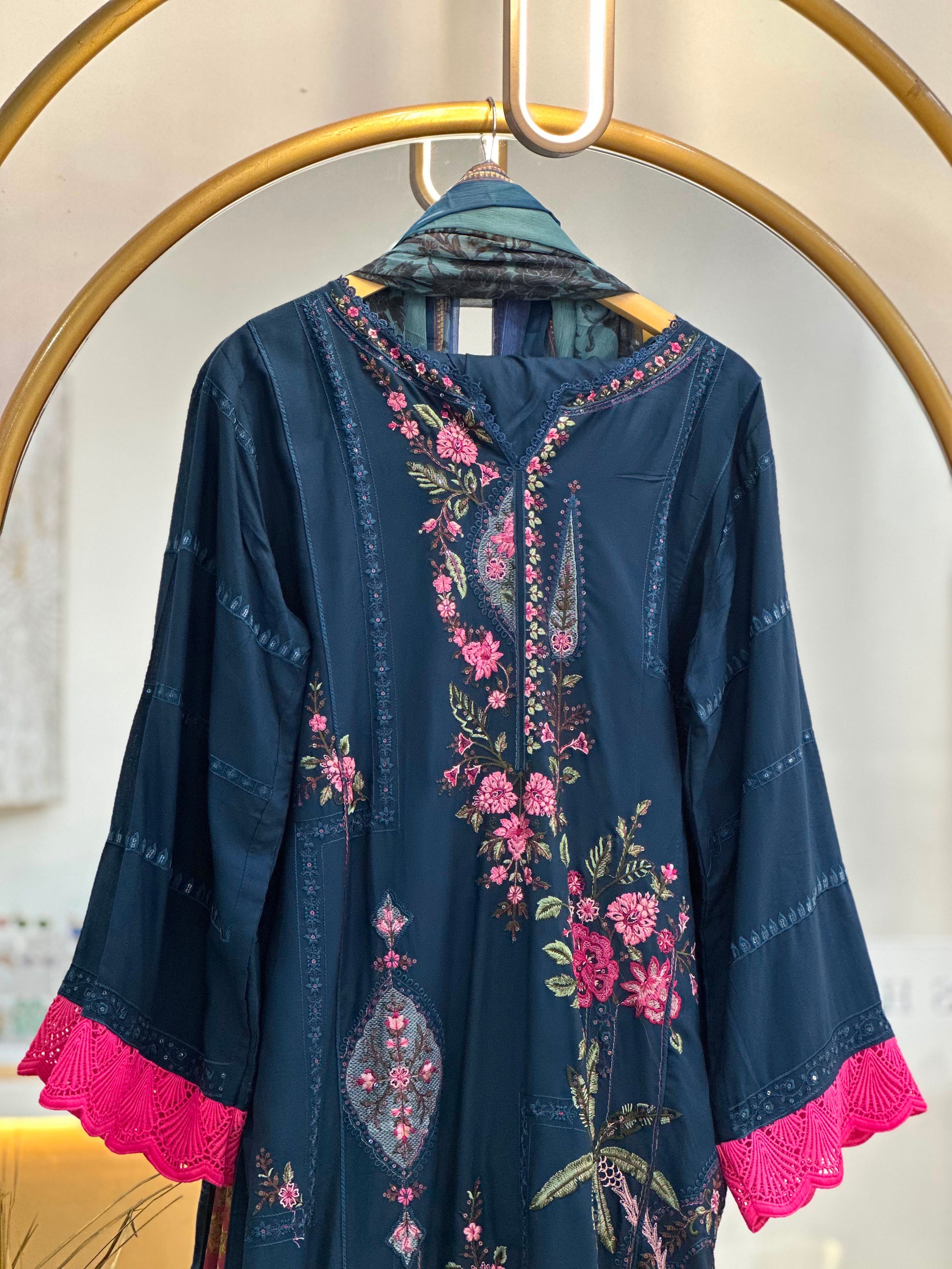 Dananeer Pakistani Lawn Set