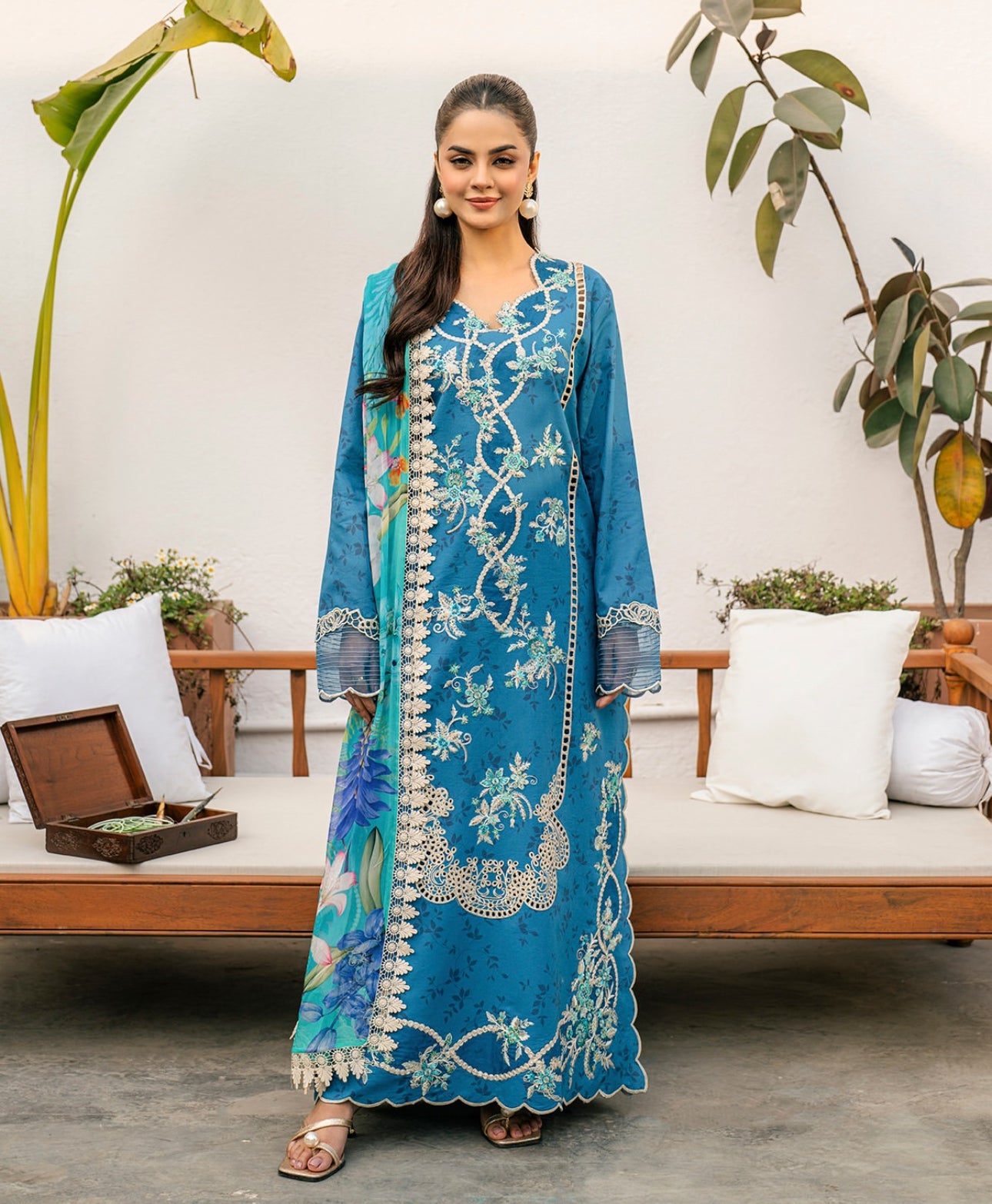 ROHEENAZ AASHIYANA STITCHED SUIT