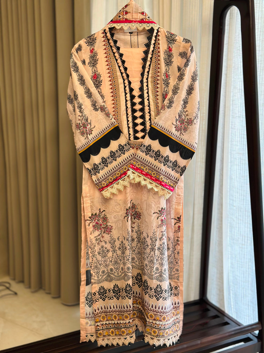 FIRDOUS STITCHED LAWN SUIT