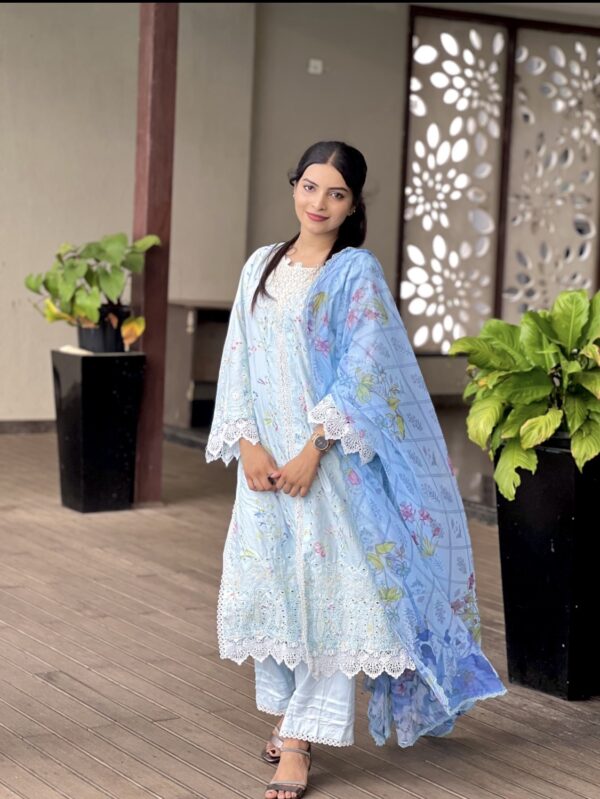 AABYAAN SHEZLIN CHIKANKARI LAWN